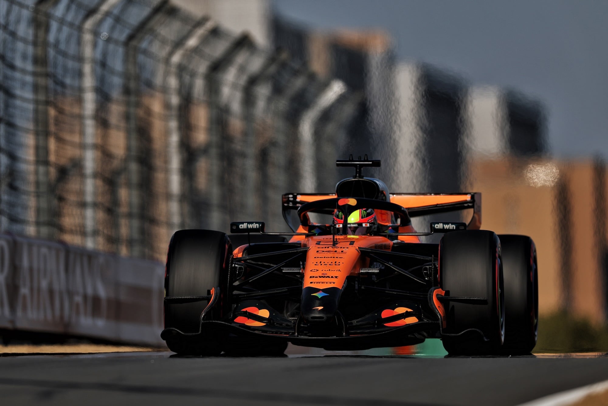 F1: Piastri lidera TL2, mas mantém cautela com rivais