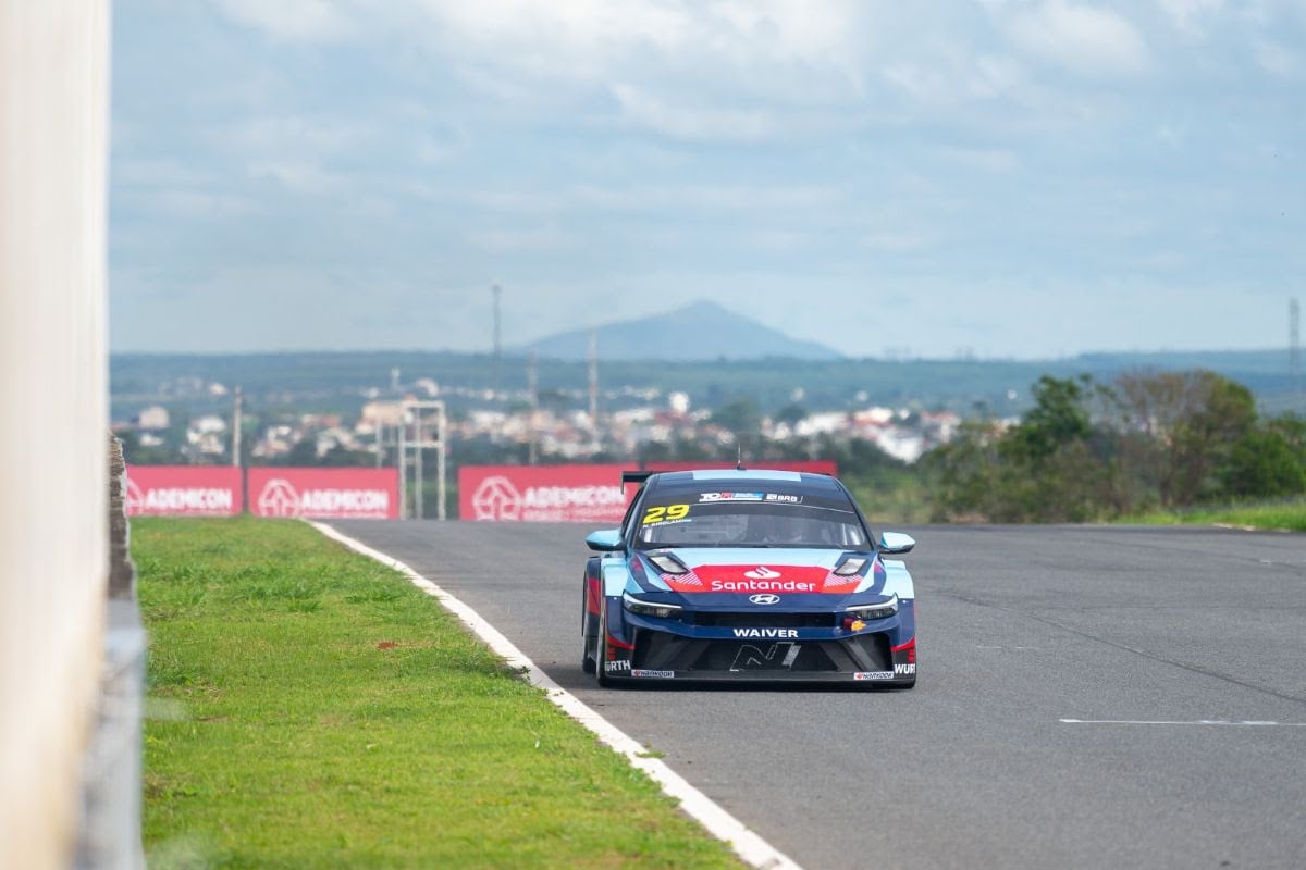 Equilíbrio marca testes coletivos do TCR South America no Circuito dos Cristais