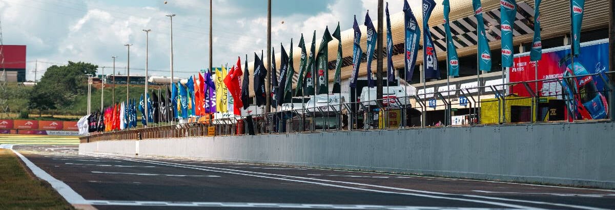 TCR: Após batida na largada, Corrida 1 em Cascavel é adiada por segurança