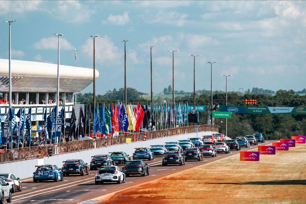 TCR: Cardoso supera desgaste de pneus e vence Corrida 1 em Cascavel