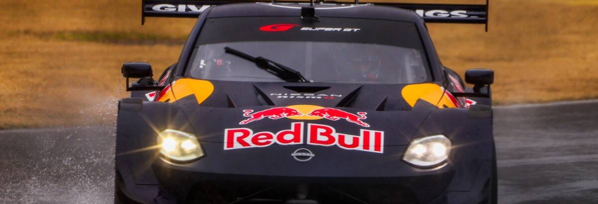 Verstappen impressiona em treino com pista molhada e carro GT em Fuji