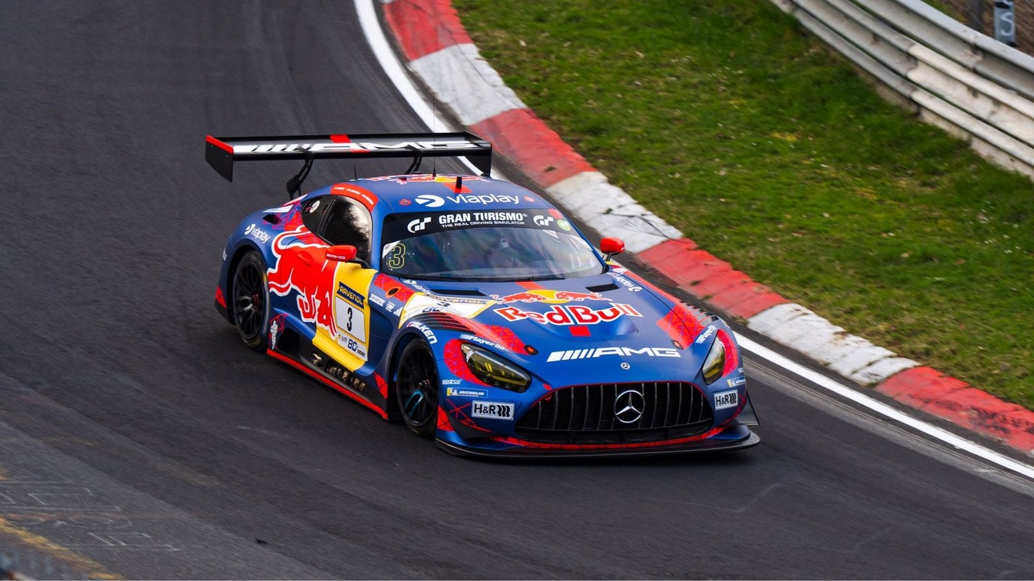 Max Verstappen conquista pole em corrida no Nordschleife