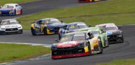 Em prova agitada até o fim, Casagrande leva a melhor na Corrida 2 da NASCAR Brasil