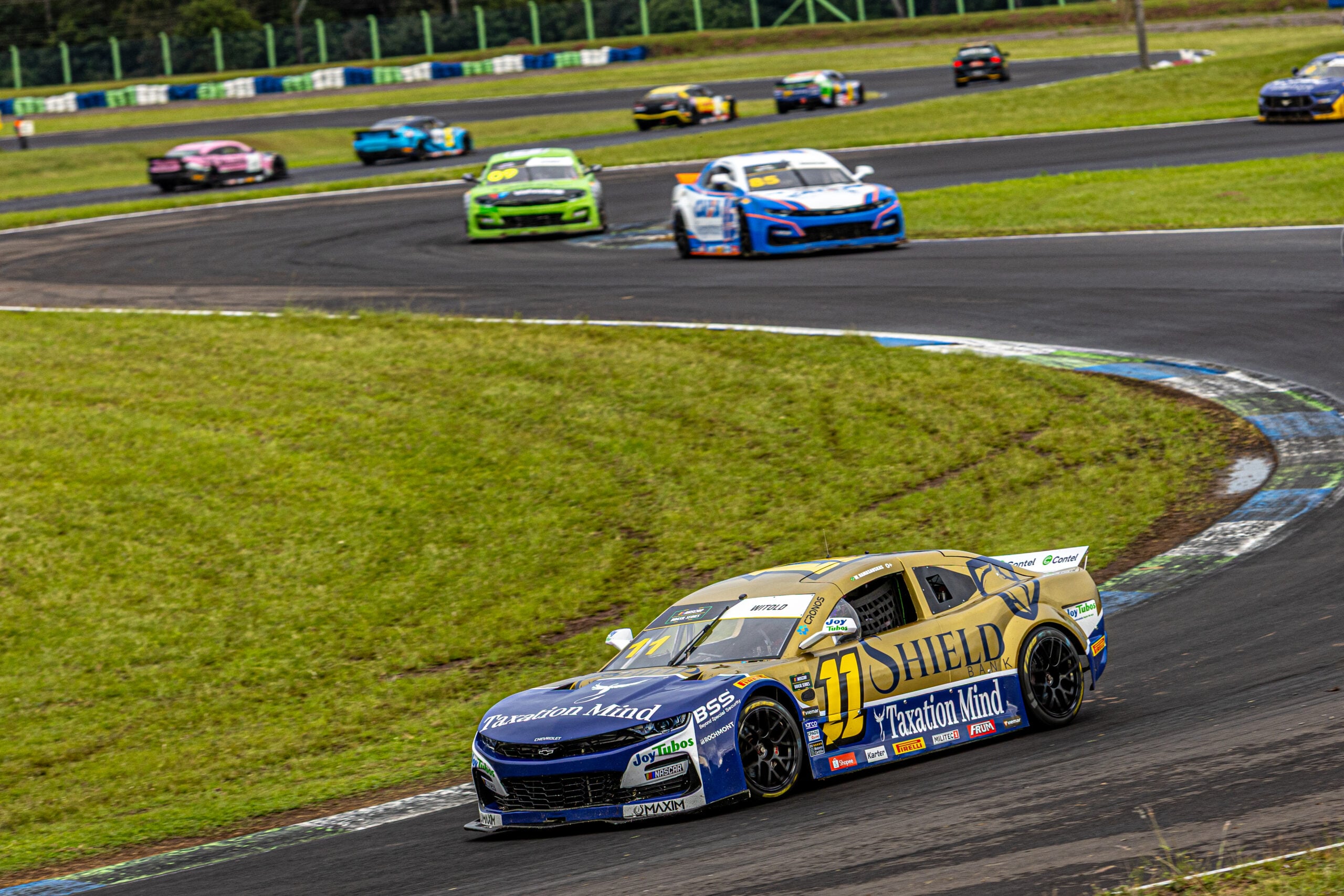 Witold Ramasauskas sai de Santa Cruz do Sul na liderança da NASCAR Brasil