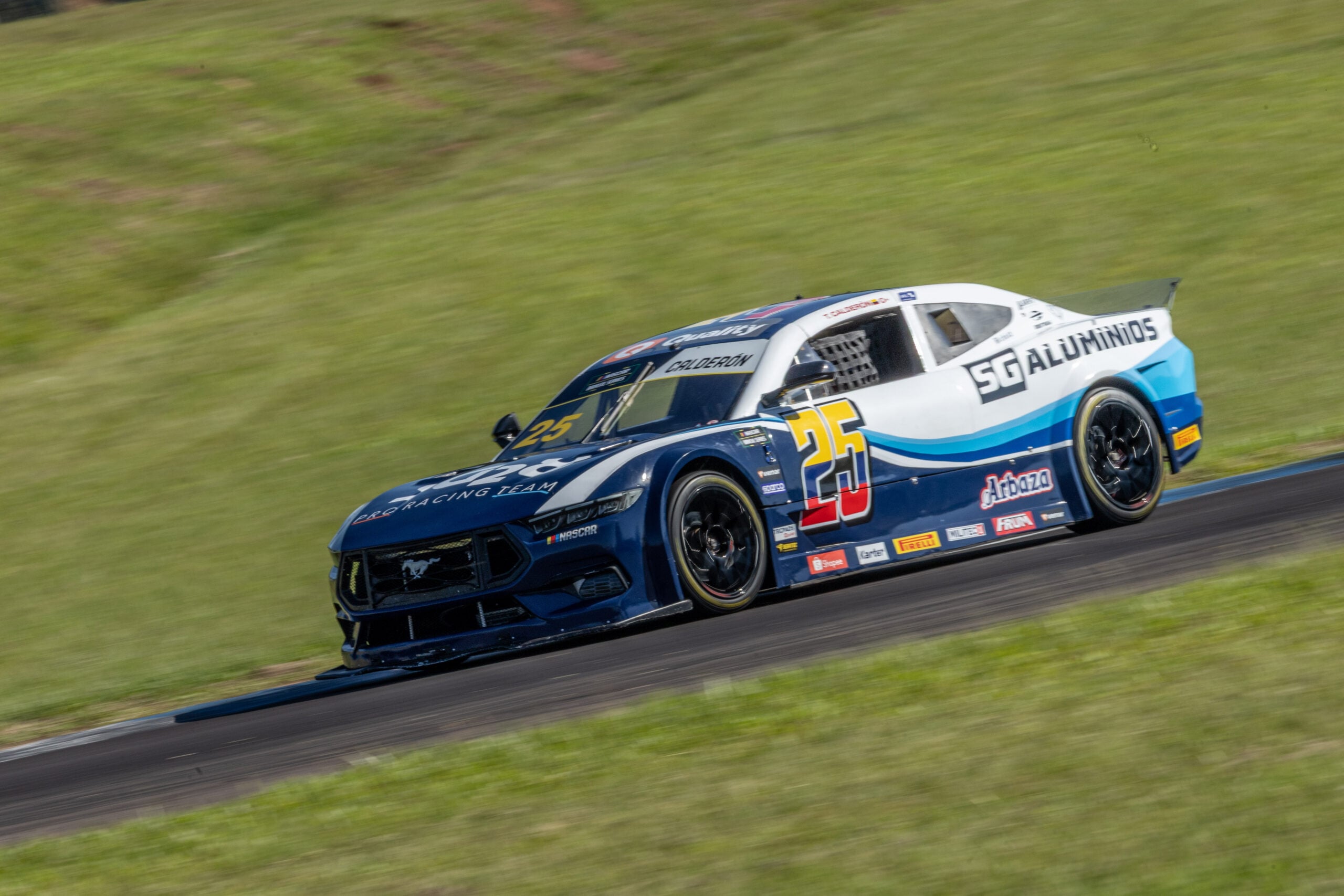 NASCAR Brasil registra feito inédito com duas mulheres no mesmo grid