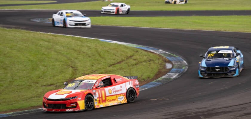 Acompanhe a sunset race da NASCAR Brasil AO VIVO