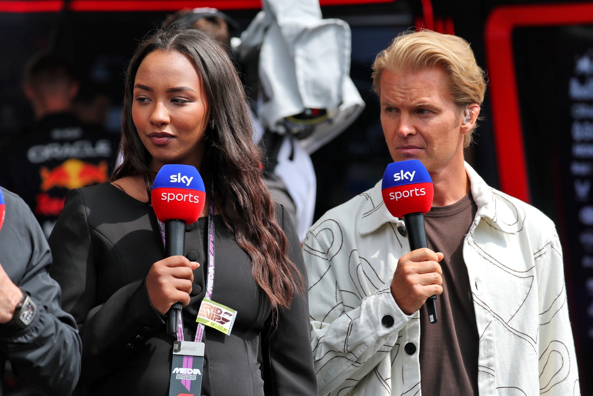 F1: Schiff defende Verstappen por avaliar futuro fora da Red Bull (L to R): Naomi Schiff (RWA) / (BEL) Sky Sports F1 Presenter with Nico Rosberg (GER) Sky Sports F1.