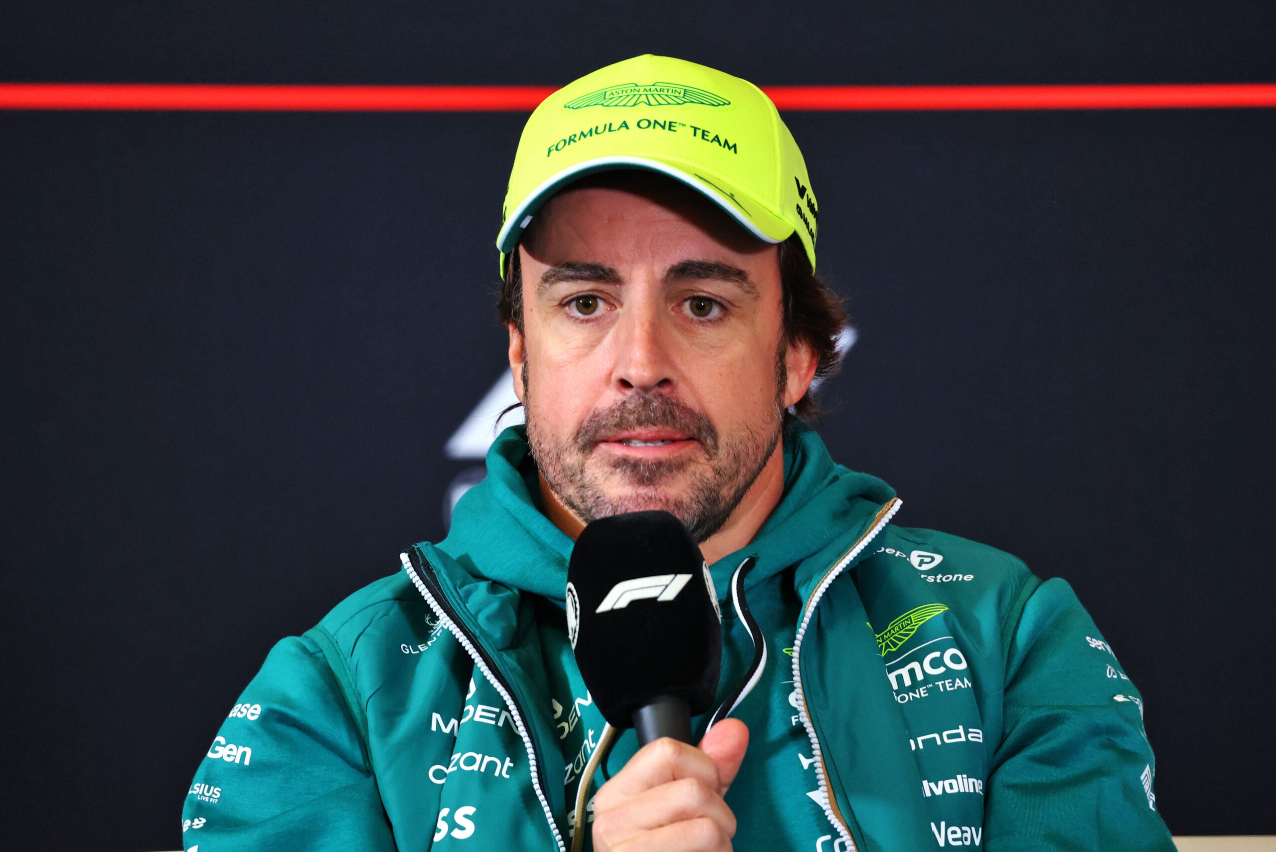 F1: Alonso prevê mais corridas difíceis antes de evolução da Aston Martin Fernando Alonso (ESP) Aston Martin F1 Team in the FIA Press Conference.