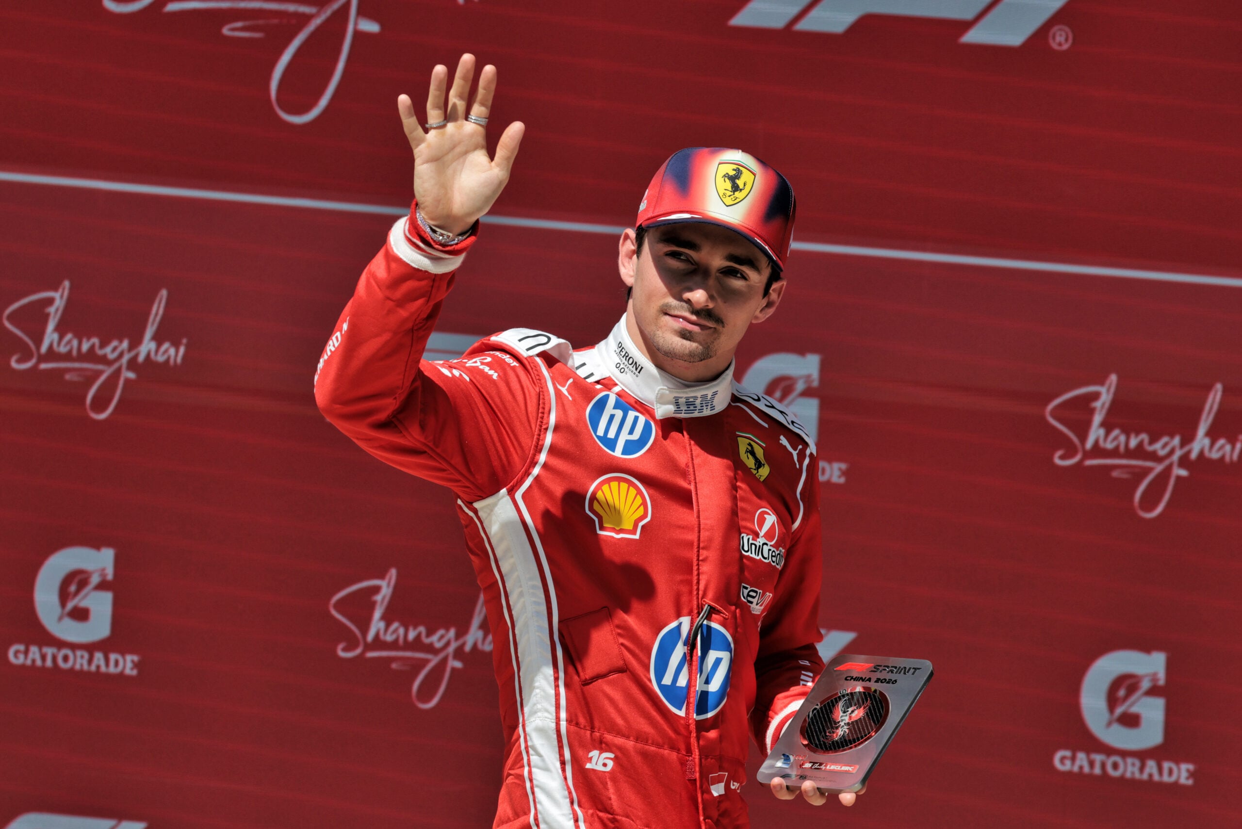 F1: McLaren e Mercedes teriam sido opções para Leclerc antes da renovação com a Ferrari Charles Leclerc (MON) Scuderia Ferrari celebrates his second position in Sprint parc ferme.