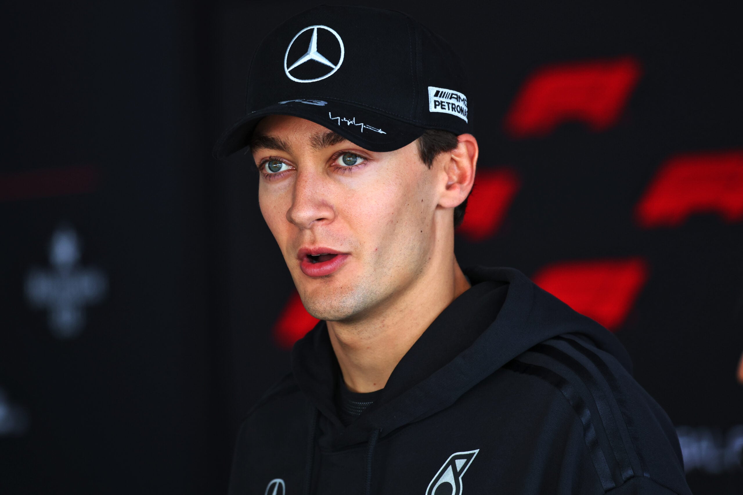 F1: Croft diz que Russell briga contra parceria de Antonelli e Bono em 2026