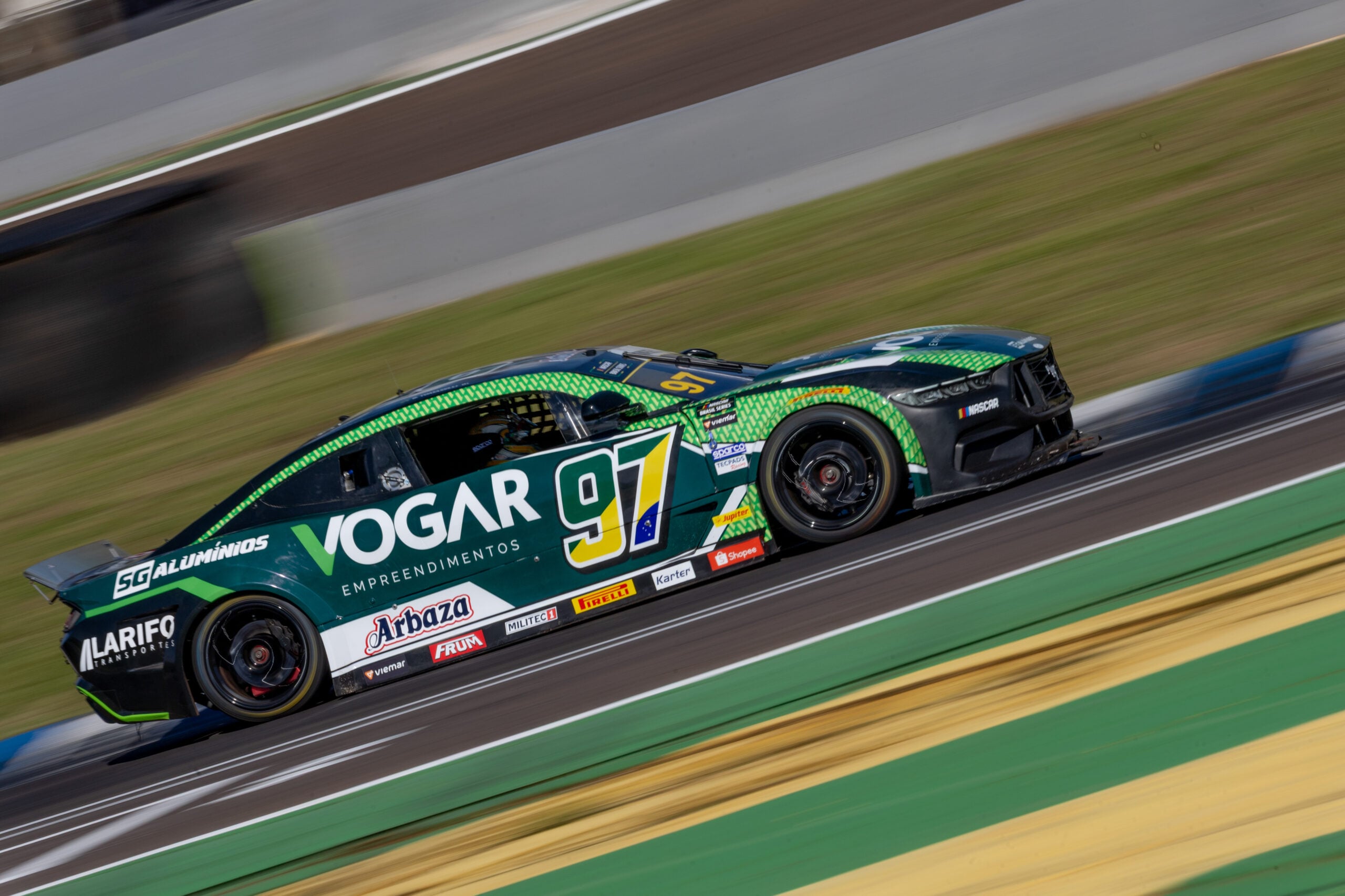 NASCAR Brasil: Nicolas Costa vence em Cascavel e Bruna Tomaselli faz história na Challenge