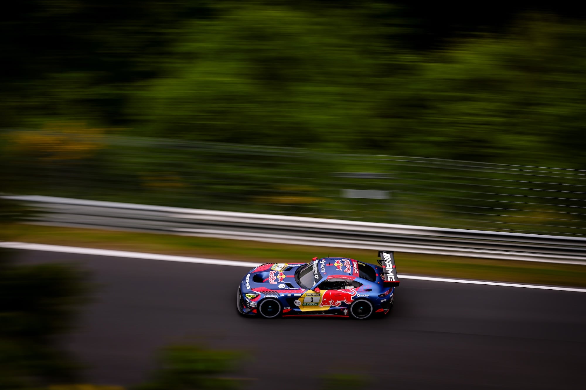 F1: Verstappen lidera Nürburgring após oito horas de prova F1: Verstappen lidera Nürburgring após oito horas de prova