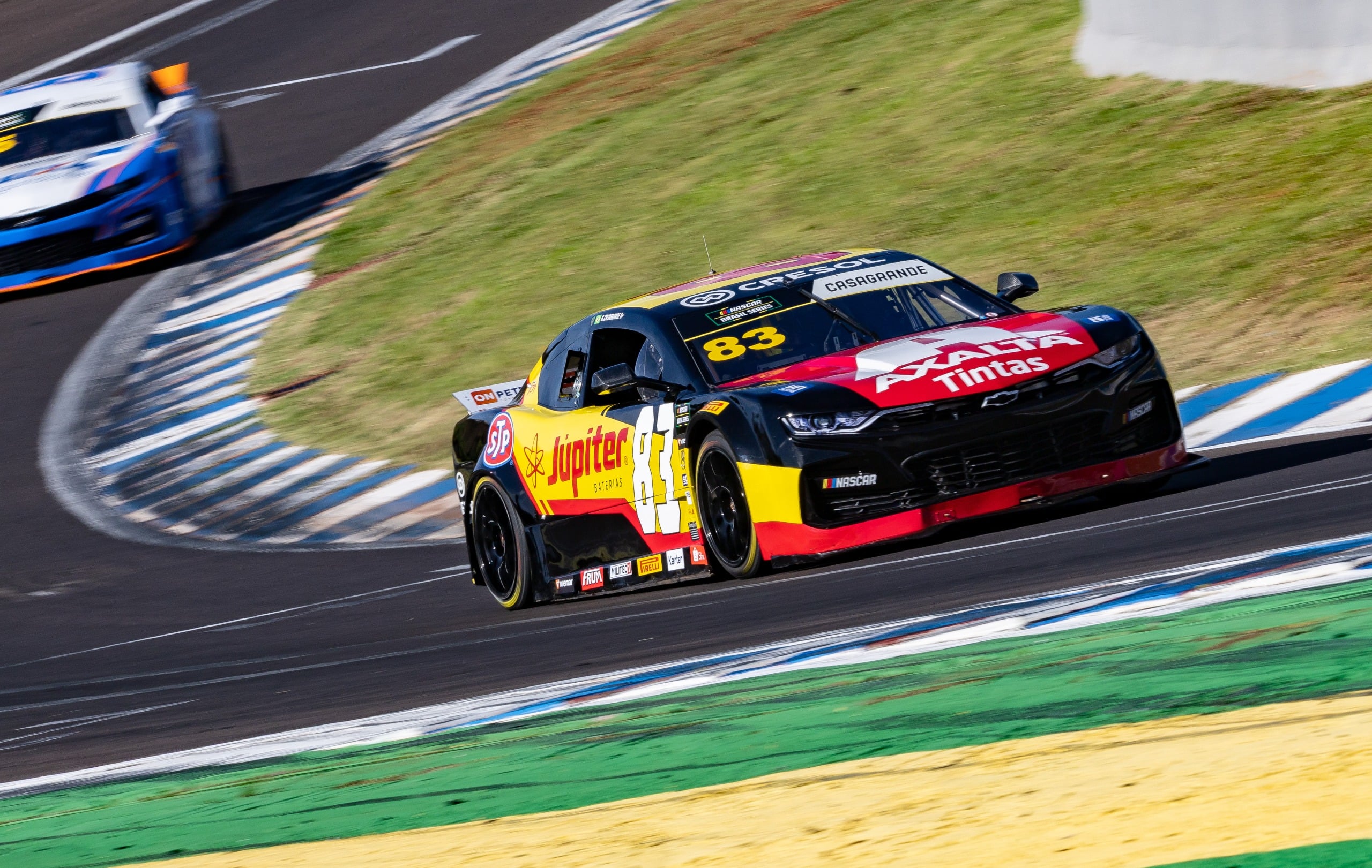 Em prova agitada, Casagrande leva a melhor na Sunset Race da NASCAR Brasil