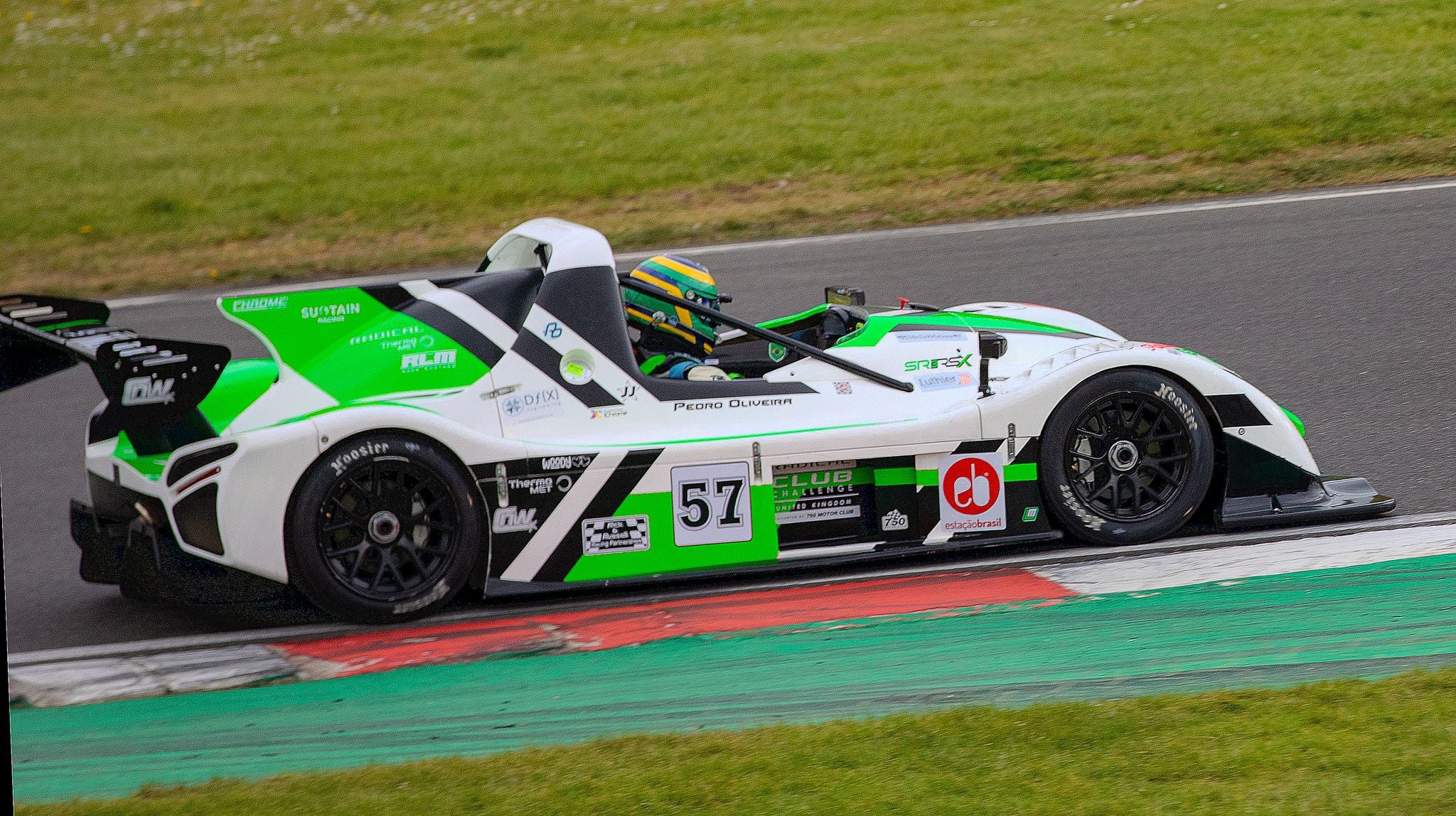 Pedro Oliveira desembarca em Silverstone para a 2ª etapa do Radical Club Challenge UK