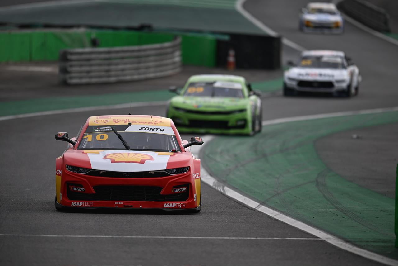 NASCAR Brasil: Murilo Rocha lidera último treino em Interlagos