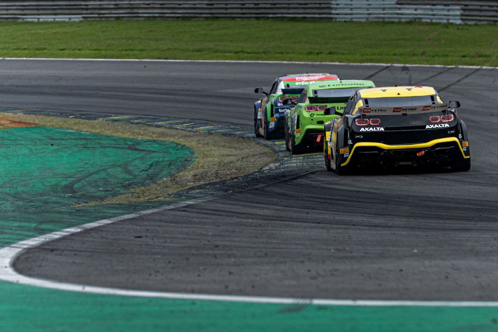 NASCAR Brasil: Costa vence prova marcada por desafio na garoa em Interlagos NASCAR Brasil: Costa vence prova marcada por desafio na garoa em Interlagos