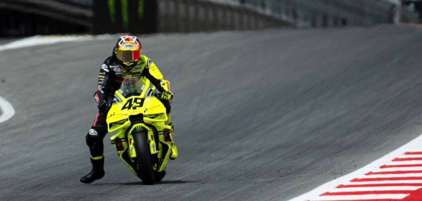 MotoGP: Di Giannantonio vence GP da Catalunha marcado por acidentes