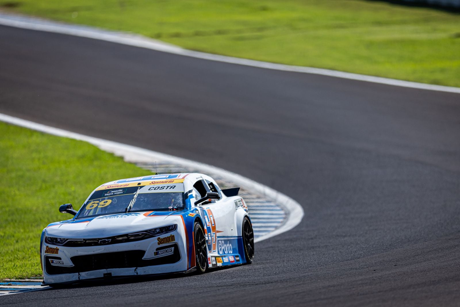 NASCAR Brasil: Nicolas Costa vence em Cascavel e Bruna Tomaselli faz história na Challenge