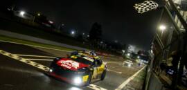 NASCAR Brasil: Gabriel Casagrande vence Sunset Race de forma dominante em Cascavel