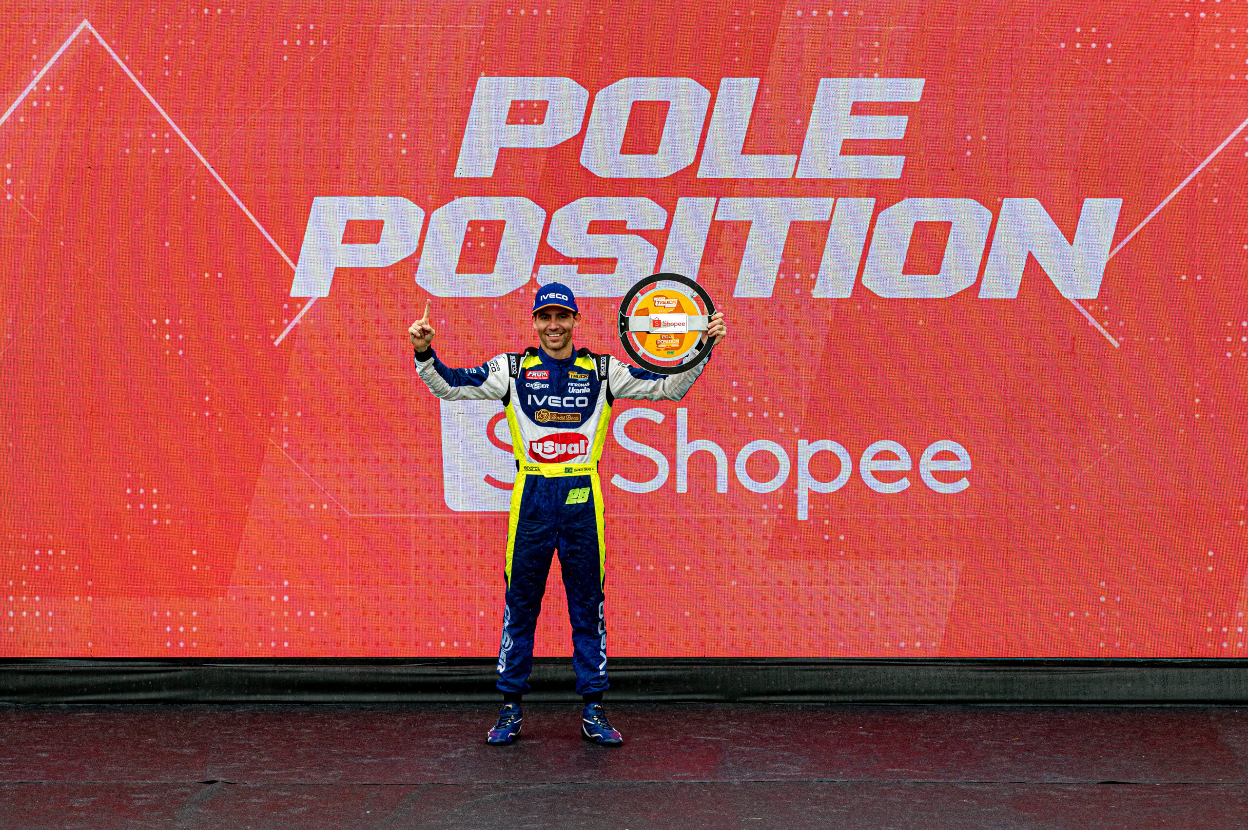 Copa Truck: Dirani celebra pole: “Uma honra!” após classificação na chuva