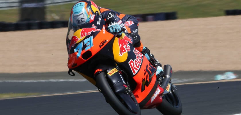 Moto3: Perrone fatura pole em classificação equilibrada para o GP da Catalunha