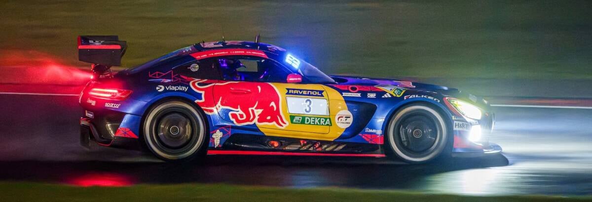F1: Verstappen lidera Nürburgring após toque a 270 km/h
