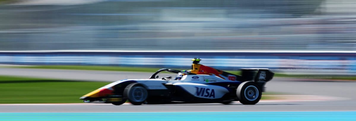 F1 Academy: Rafaela Ferreira fatura quarto lugar na corrida de abertura da etapa do Canadá