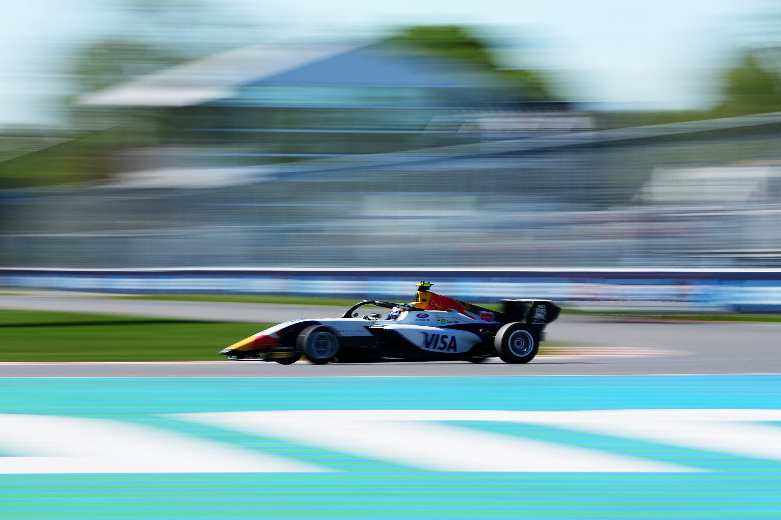 F1 Academy: Rafaela Ferreira fatura quarto lugar na corrida de abertura da etapa do Canadá