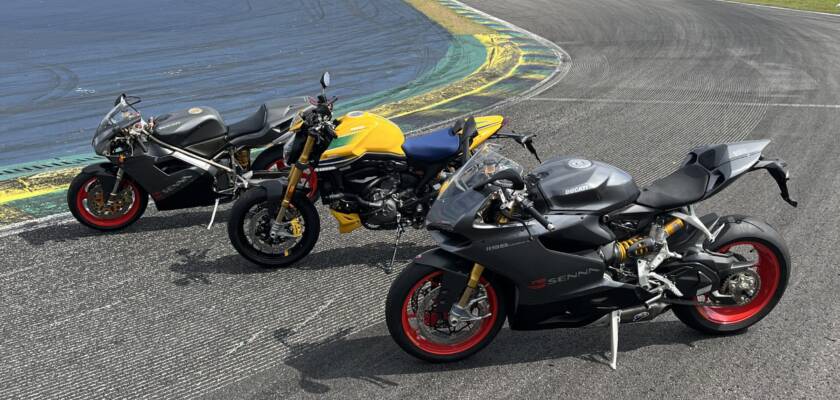 Ducati une motos em homenagem a Ayrton Senna pela primeira vez em Interlagos