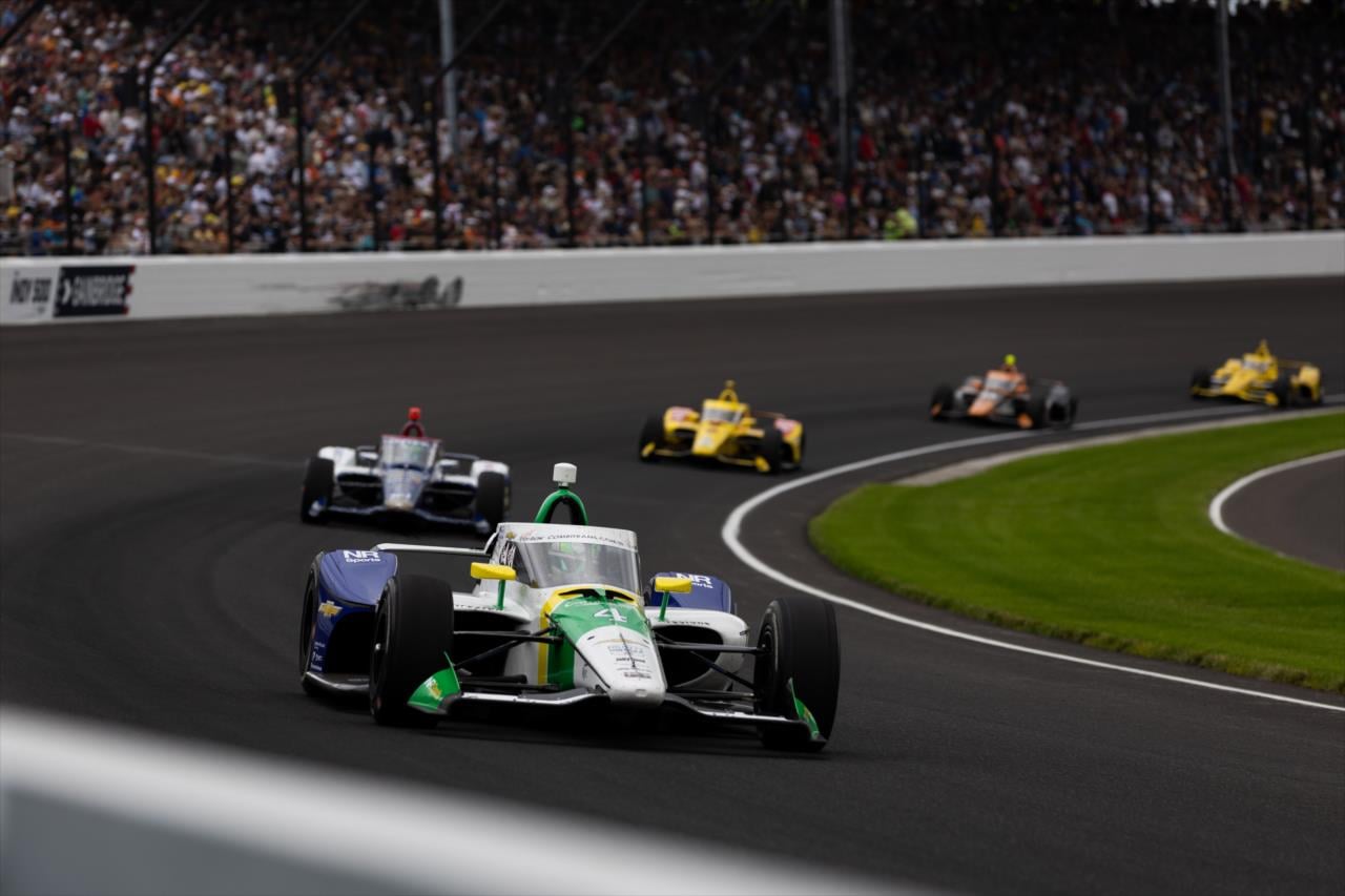 Caio Collet lidera Indy 500, briga pelo top 10 e bate no fim Caio Collet lidera Indy 500, briga pelo top 10 e bate no fim