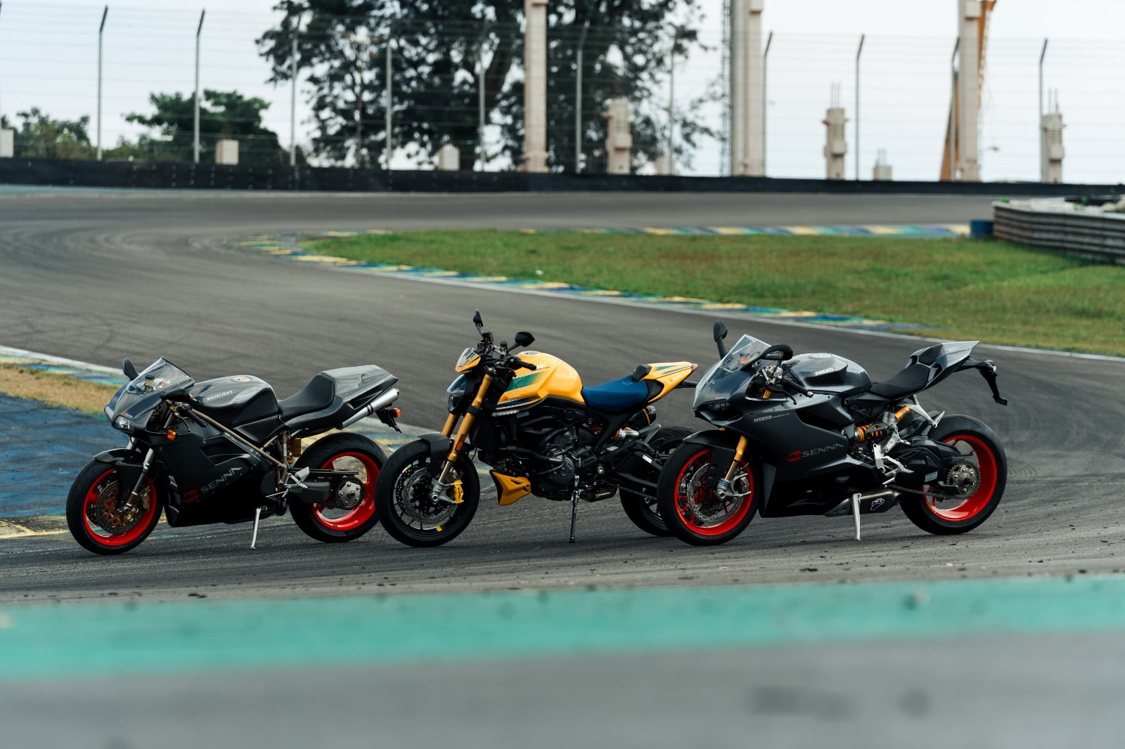 Ducati e marca Senna celebram histórico da parceria em ação inédita Ducati
