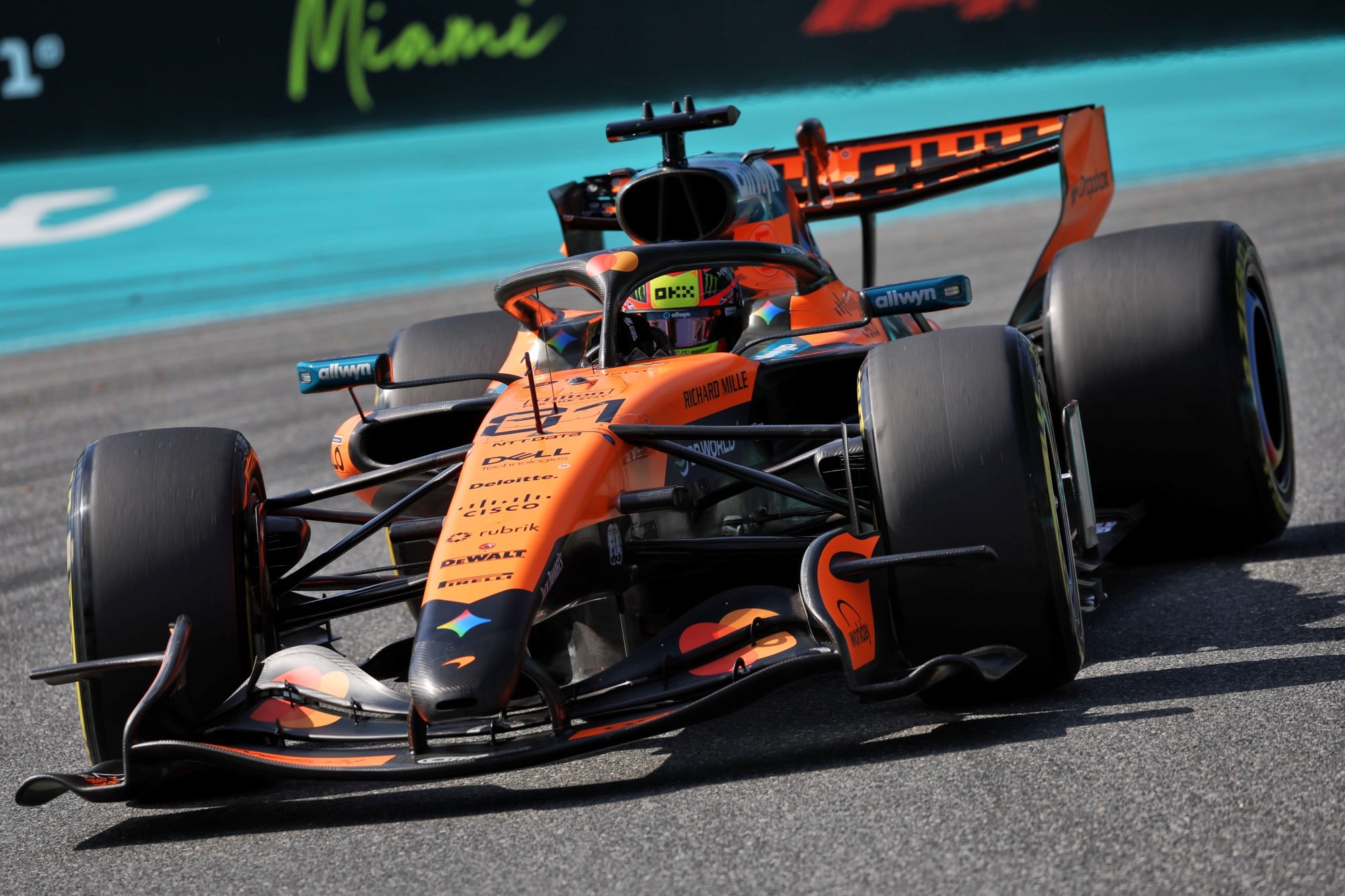 Oscar Piastri (AUS) McLaren F1 Team MCL40.