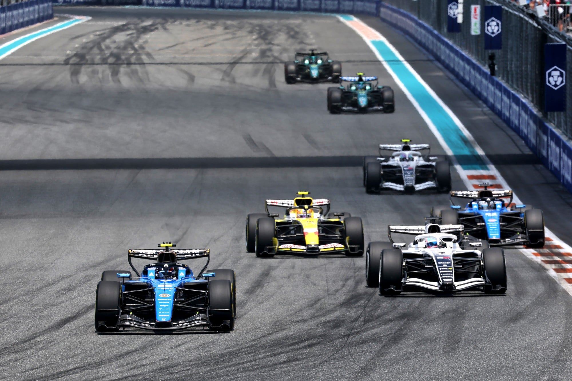 Carlos Sainz (ESP) Williams F1 Team FW48.