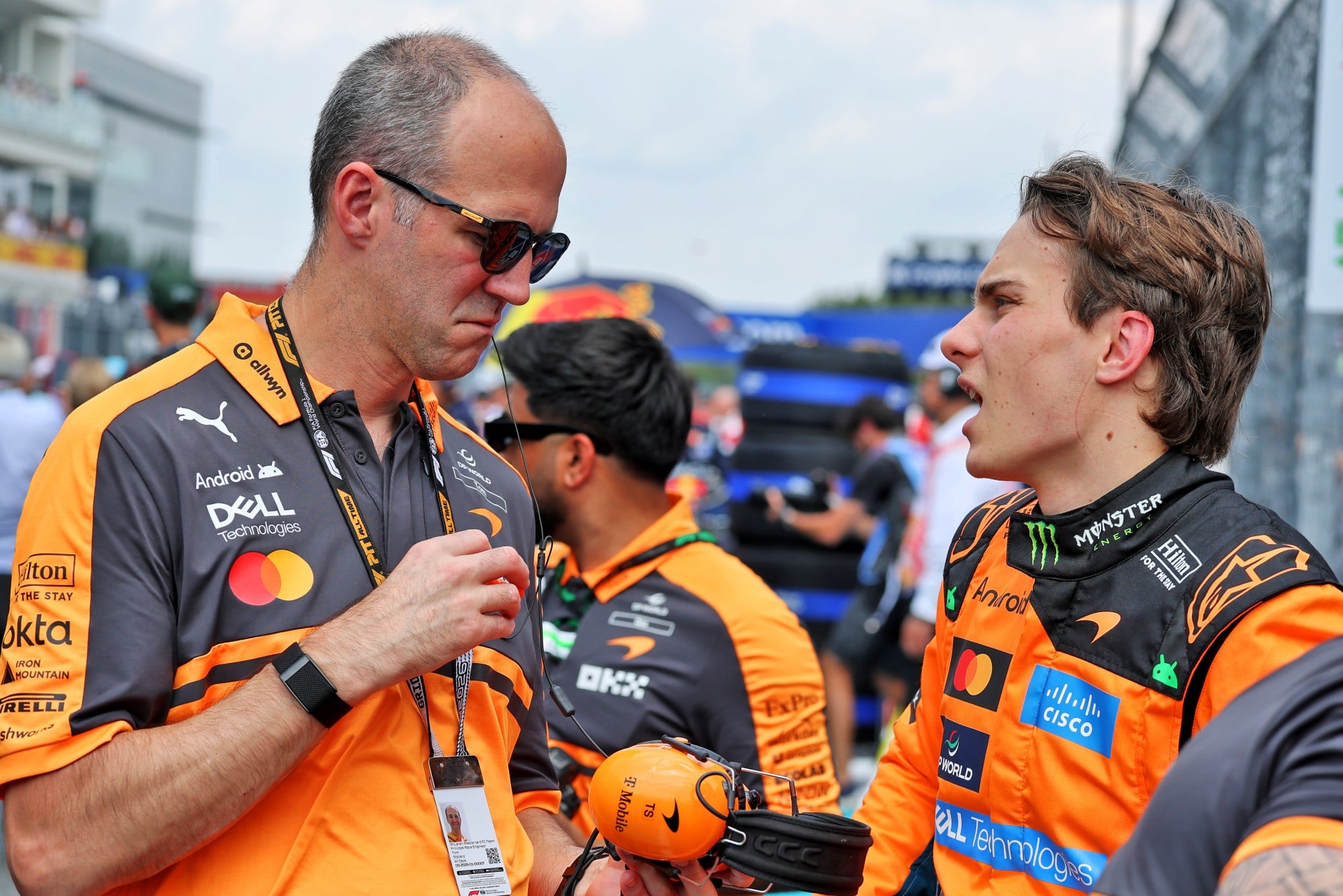 (L to R): Tom Stallard (GBR) McLaren F1 Team Race Engineer with Oscar Piastri (AUS) McLaren F1 Team on the grid.