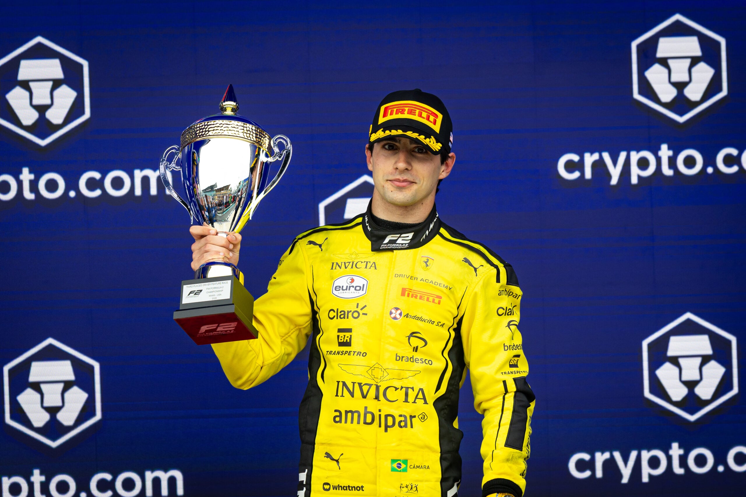F1: Dono da Haas destaca ritmo de Câmara em teste e fala em "entusiasmo" por trabalho Rafael Camara (BRA) Invicta Racing celebrates his third position on the podium.