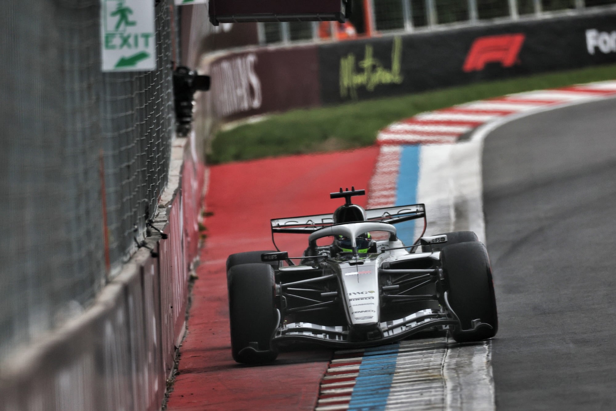 F1: Perez recebe reprimenda em Montreal após o Q1 Sergio Perez (MEX) Cadillac Formula 1 Team MAC-26.