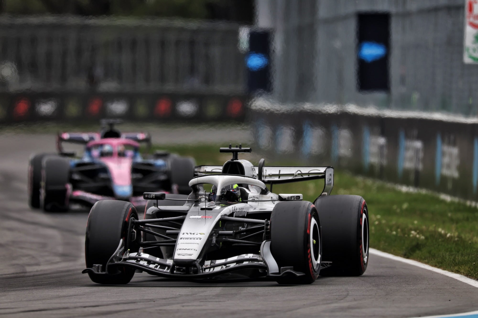 F1: Perez alerta Cadillac após quebra incomum em Montreal Sergio Perez (MEX) Cadillac Formula 1 Team MAC-26.