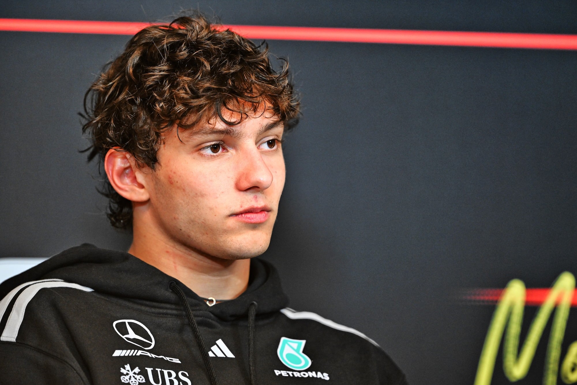 F1: Antonelli acredita que disputa com Russell seguiria até a última volta no Canadá