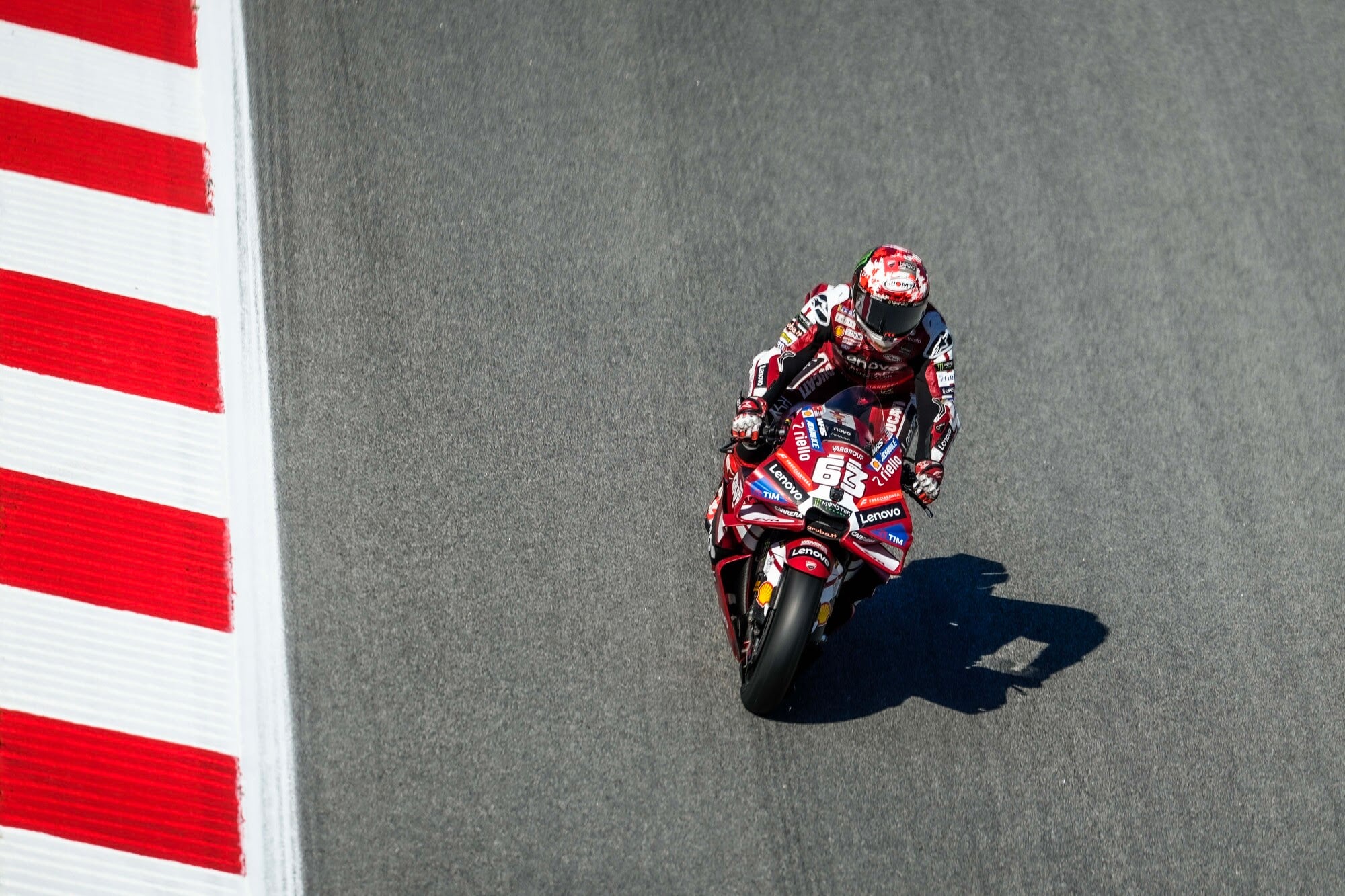 MotoGP: Bagnaia supera caos e garante pódio na Catalunha