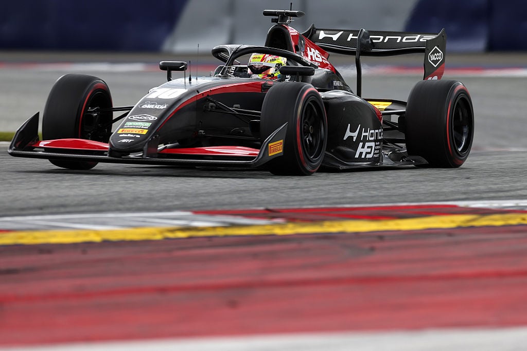 F3: Kato lidera último dia de testes na Áustria. Clerot garante novo top-10
