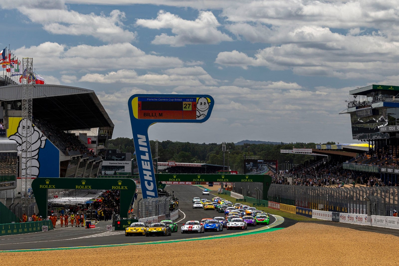 Giassi bate Muller por 0.144s em épica batalha da Porsche Cup Brasil em Le Mans