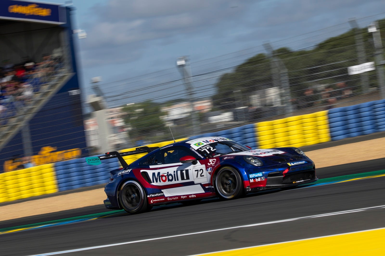 Porsche Cup: Fantin segura adversários para vencer corrida 2 em Le Mans Porsche Cup: Fantin segura adversários para vencer corrida 2 em Le Mans
