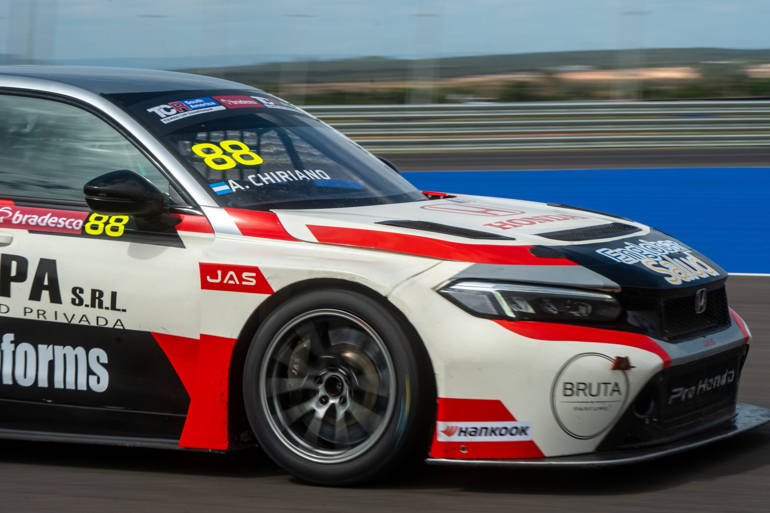 Schotten conquista primeira vitória no TCR South America em Cuiabá Schotten conquista primeira vitória no TCR South America em Cuiabá