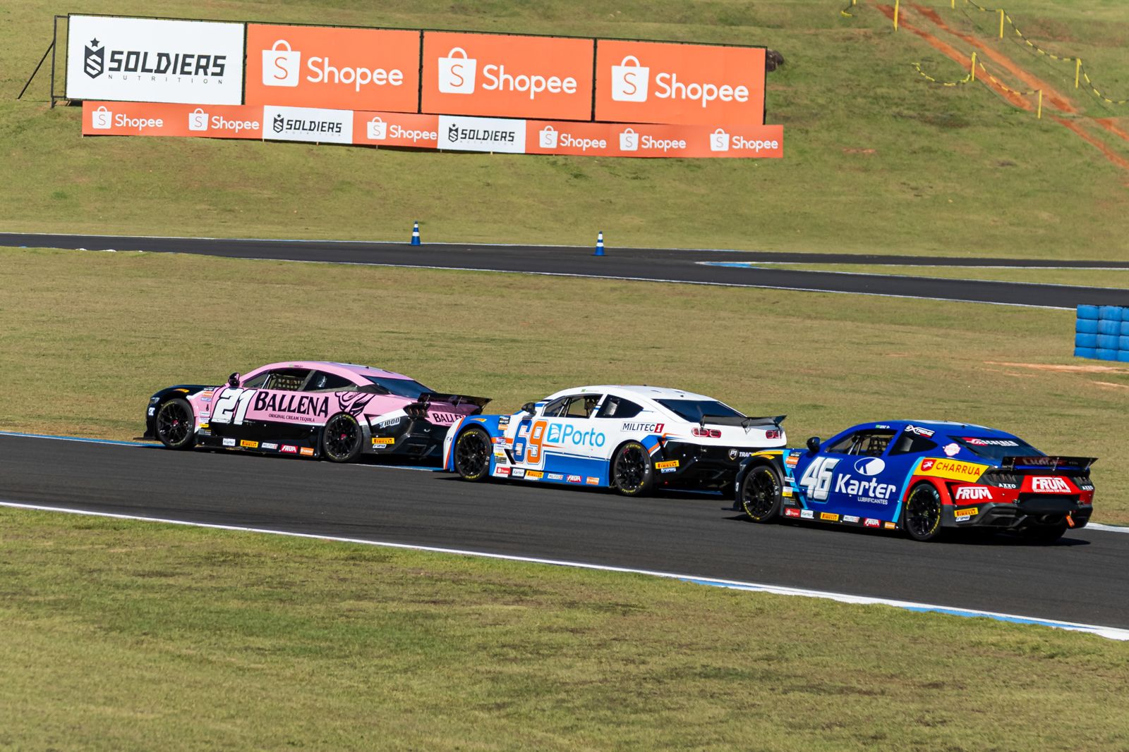 Genz supera Casagrande no fim e vence a Corrida 1 da NASCAR Brasil no Velocitta