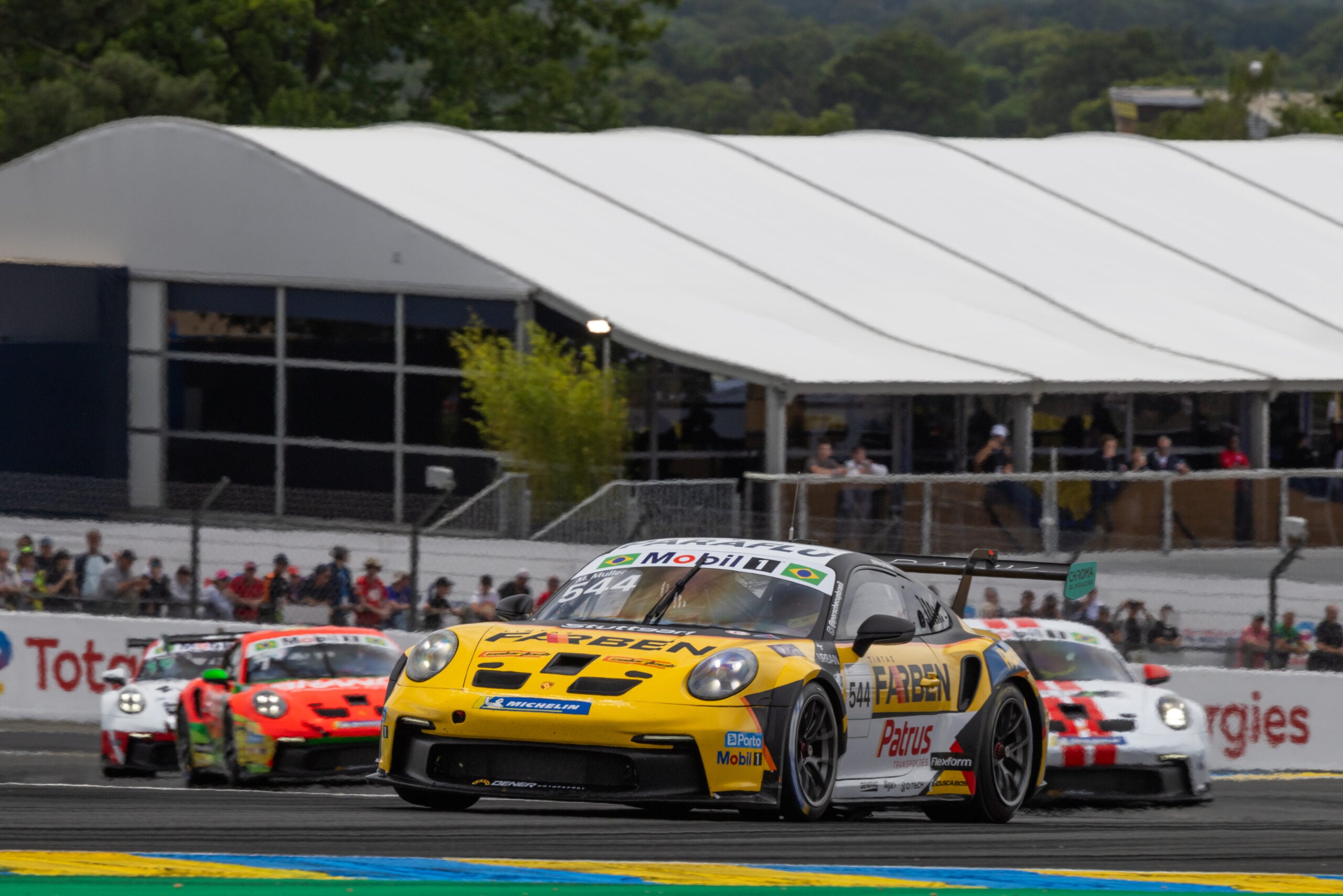 Muller abandona em Le Mans, mas segue líder com descartes na Porsche Carrera Cup