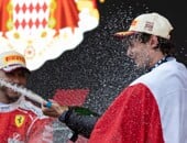 F1: Antonelli comemora vitória em Mônaco com salto no mar