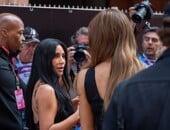 F1: Kim Kardashian marca presença na torcida por Hamilton no GP de Singapura