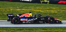 F1: Verstappen faz piada com pole de Russell a Lambiase durante GP da Áustria