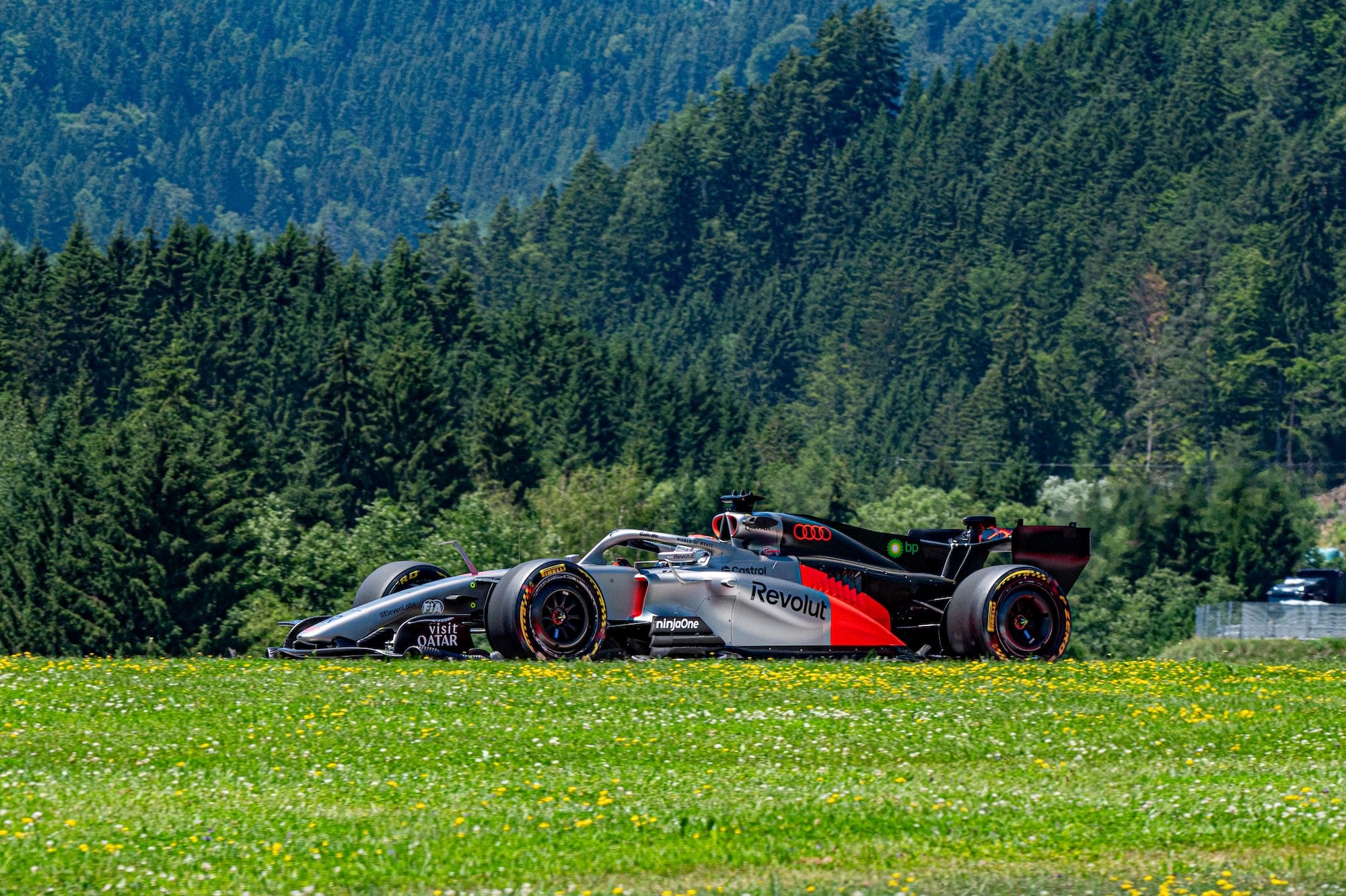 F1: Pirelli vê estratégia de duas paradas como favorita para o GP da Áustria 2026