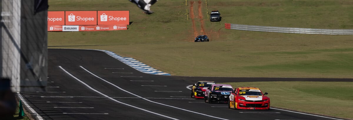 NASCAR Brasil: Final caótico marca Corrida 2 e Galid Osman vence no Velocitta